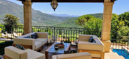 Cottage pour 4 personnes, avec vue et piscine ainsi que sauna et jardin à Le Bar-sur-Loup