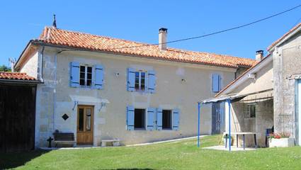 Gîte pour 8 personnes, avec jardin et terrasse à Chalais