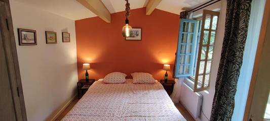 Gîte pour 2 personnes, avec jardin à Boulbon