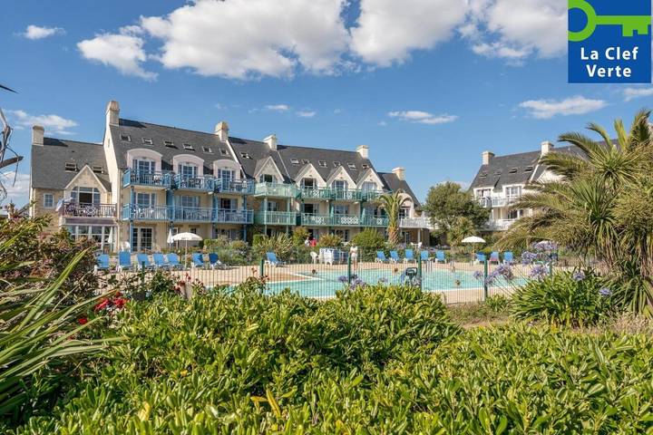 Appart’hôtel pour 4 personnes, avec piscine ainsi que bassin pour enfant et jardin, animaux acceptés