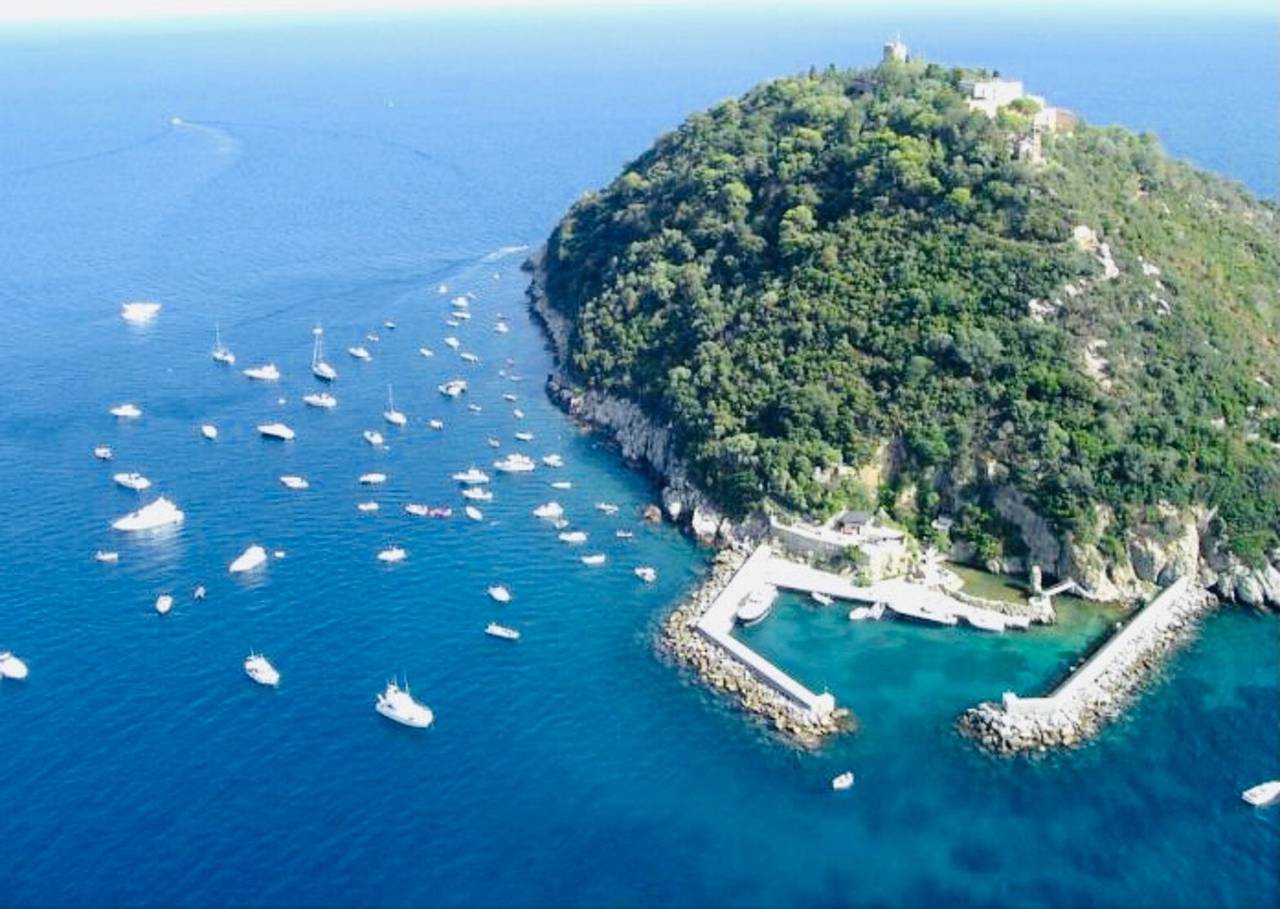 Ganze Wohnung, Ferienwohnung 'Cà de Anto' mit Bergblick, Balkon und Wlan in Cisano sul Neva, Riviera di Ponente