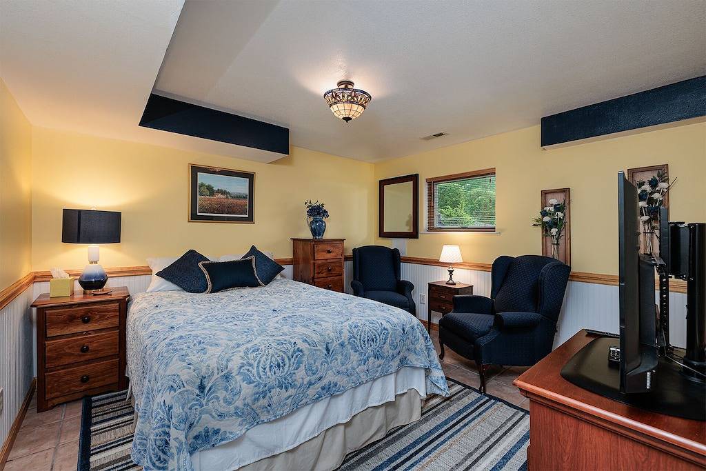 Log Cabin for 10 Guests in Fontana Lake, Swain County