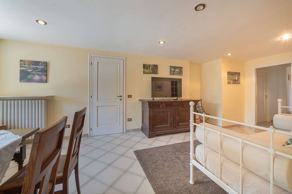 Villa Montegolo, Appartamento Graziella in Costermano, Gardasee-Berge