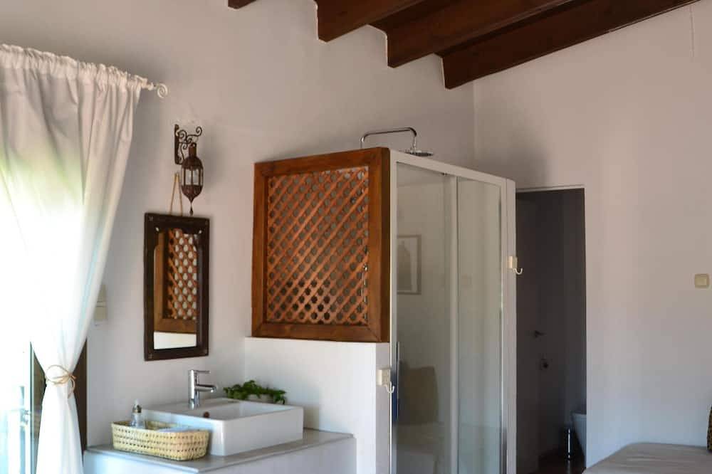 The African House, rural getaway between Ronda and Málaga in Tolox, Sierra de las Nieves