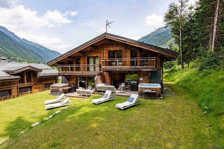 Chalet für 8 Personen, mit Whirlpool und Garten sowie Sauna