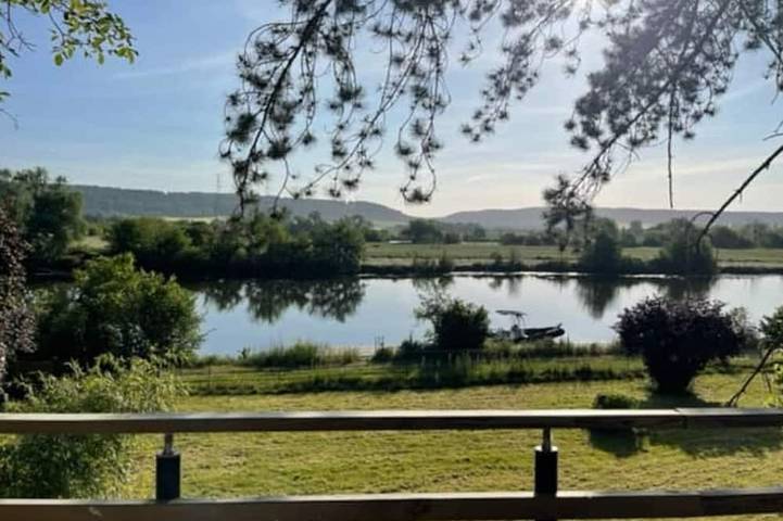 Gîte pour 2 personnes, avec Jacuzzi ainsi que Terrasse et Jardin à Saint-Pierre-la-Garenne