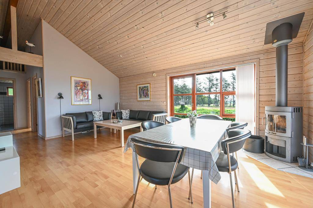 Schönes Ferienhaus mit überdachter Terrasse – Weiter Blick über die Wiesen bis zum Fjord in Ulfborg, Nissum Fjord
