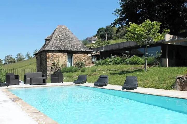 Location de vacances pour 8 personnes, avec Terrasse à Altillac