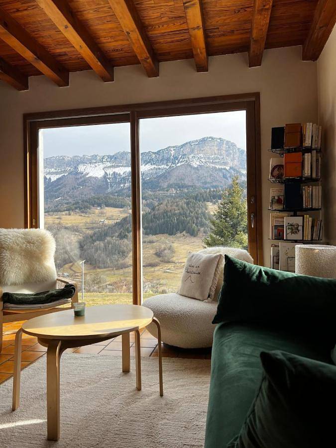 Location de vacances pour 7 personnes, avec vue ainsi que terrasse et jardin à Entremont-le-Vieux - 3