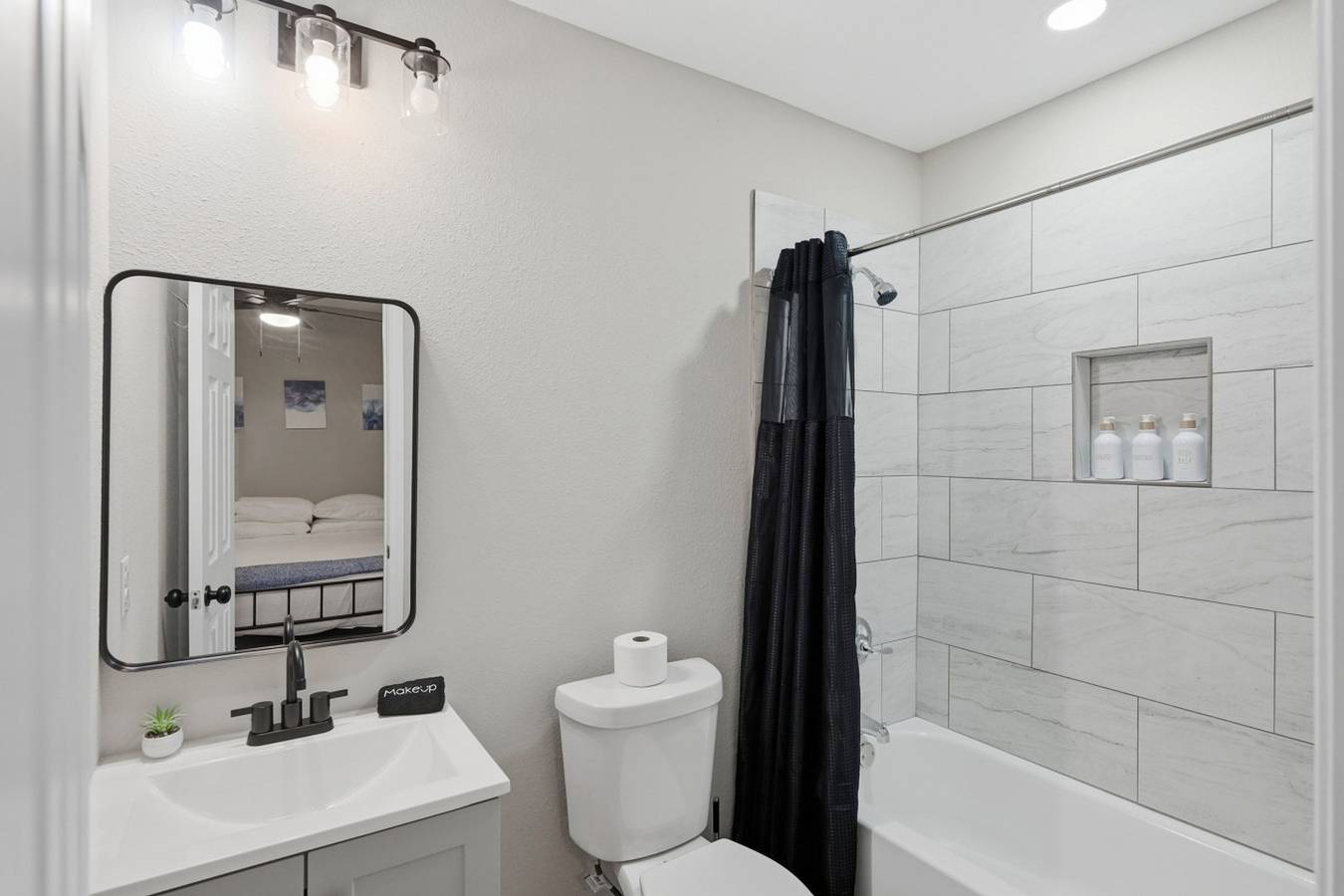 Apartamento entero, Cozy 3Br Suite| Insuite Laundry + Min to Downtown in San Antonio, Condado de Bexar