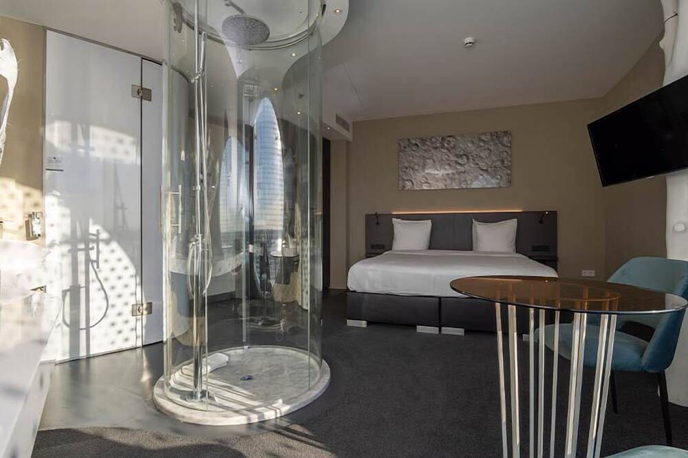 Family Escape Near Attractions | Canal Tours, Golf & Nature Close By in Zuidoost, Nordholland
