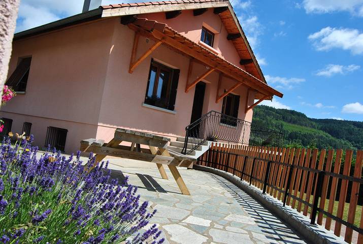 Gîte pour 8 personnes, avec terrasse et jardin - 1