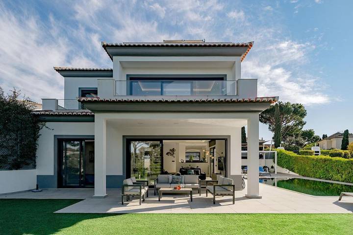 Villa für 7 Personen, mit Pool und Balkon sowie Garten - 1