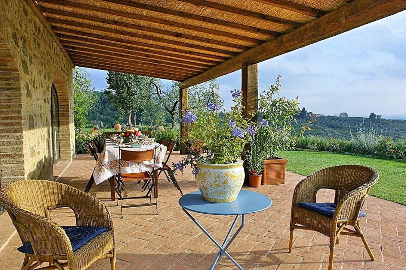 Ehemalige Scheune auf einem Weingut inmitten der Weinberge des Chianti in Certaldo, Chianti