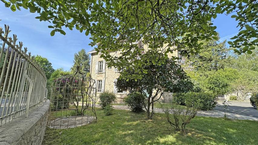 Gîte pour 6 personnes, avec jardin et terrasse à Compreignac - 2