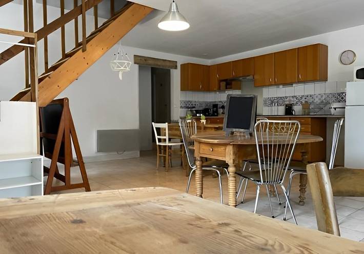 Gîte pour 8 personnes, avec terrasse et piscine, animaux acceptés à Aubenas - 4