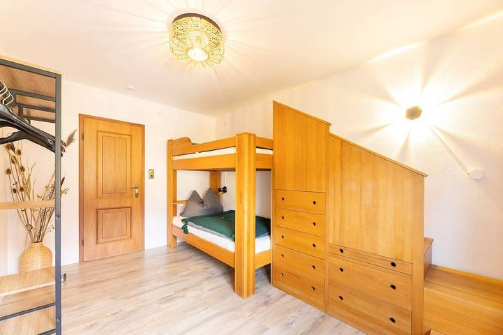 Vacation home (250 m²) with 2 apartments and a garden—perfect for families and groups in Burgkunstadt, Oberes Maintal - Coburger Land