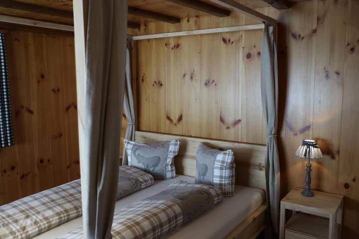 Hütte für 4 Personen, mit Balkon und Ausblick in Kandersteg