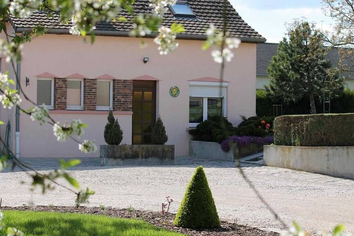 Gîte pour 10 personnes, avec jardin dans Marne