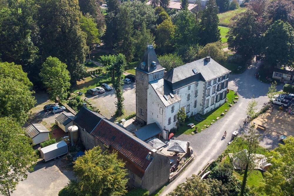 Grand appartement dans un château du Xvie siècle in Aywaille, Région de Liège