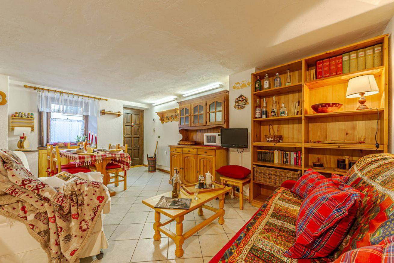Entire apartment, 0726 - Casa Alice - Comfort in a Great Location in La Thuile (town), La Thuile