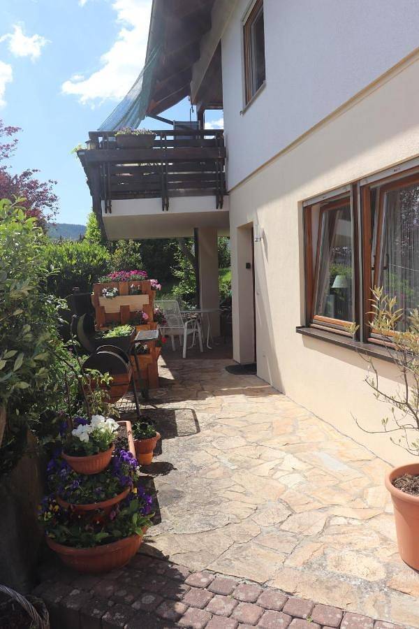Ferienwohnung für 4 Personen, mit Terrasse und Garten sowie Ausblick in Ranschbach