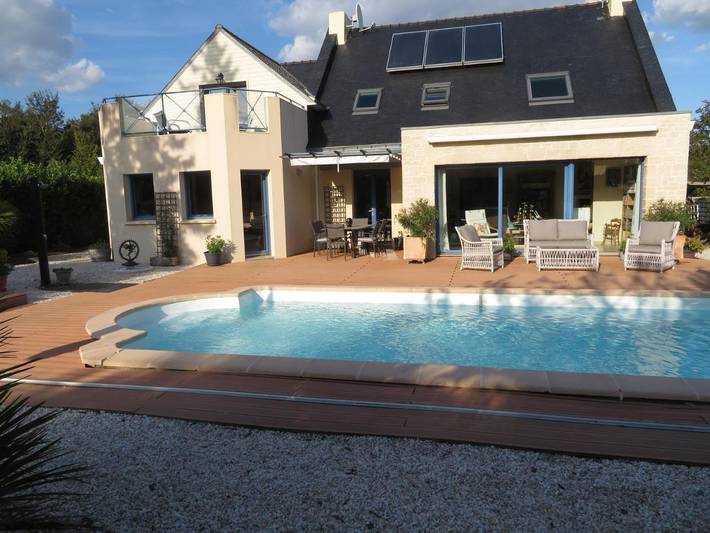 Chambre d’hôte pour 3 personnes, avec jardin et piscine, animaux acceptés à Ambon