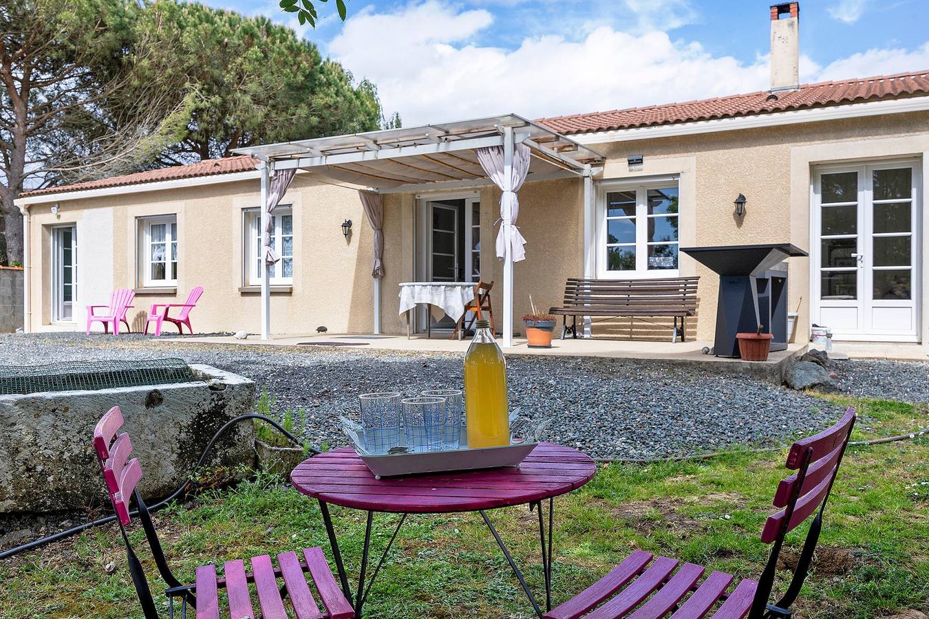 Gästezimmer Les Loges mit gemeinsamer Terrasse, Garten und Wlan in Luçon, Fontenay-le-Comte