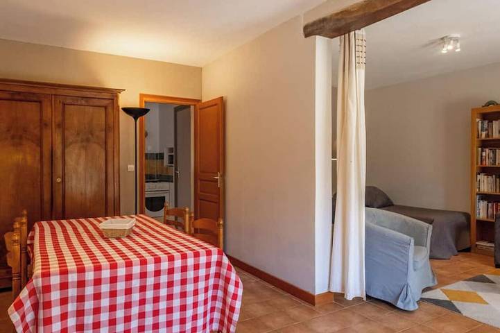 Gîte pour 4 personnes, avec Jardin à Montilliers - 2