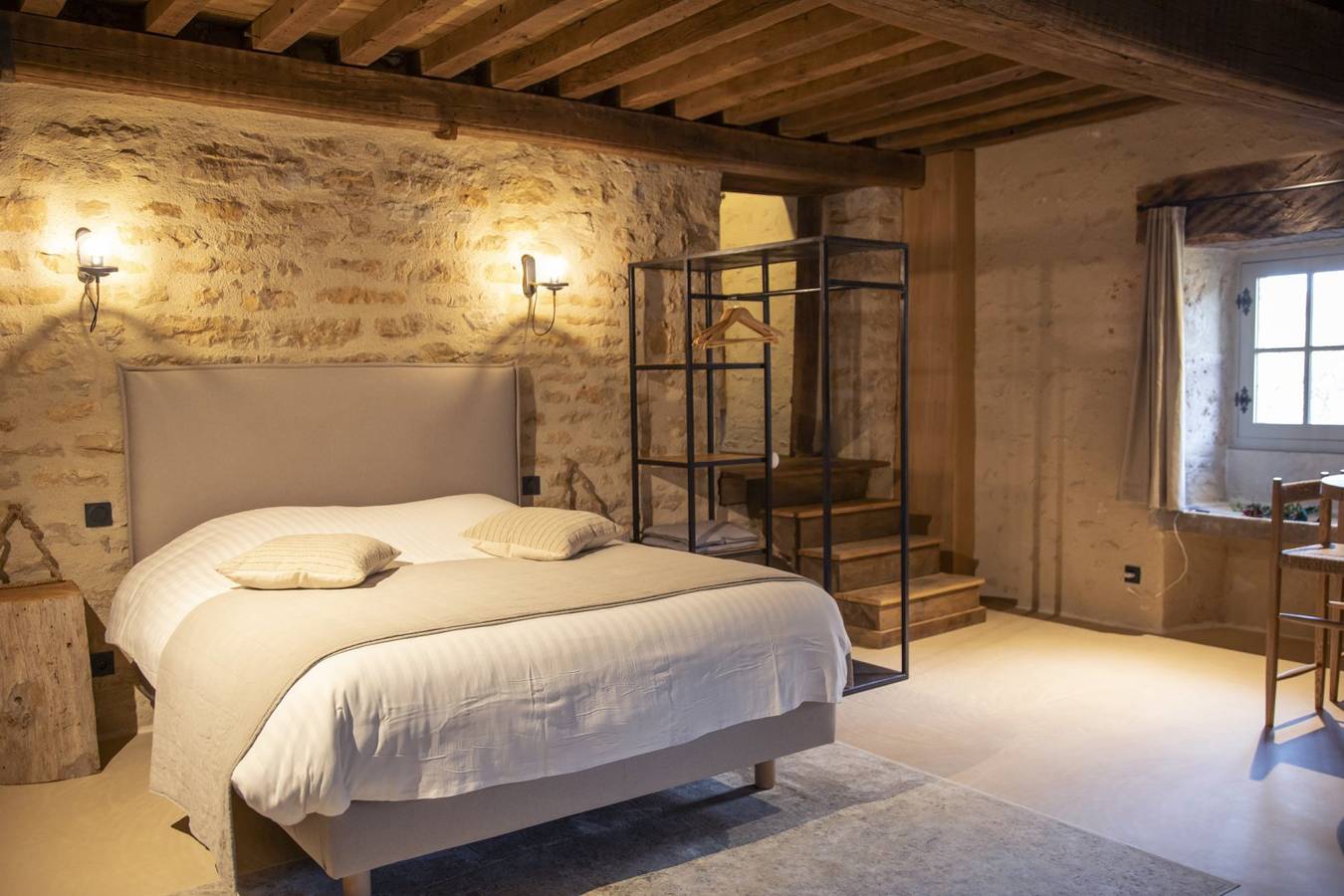 Évasion charmante et romantique – Châteauneuf Suites in Châteauneuf (Côte-d'Or), Région de Beaune