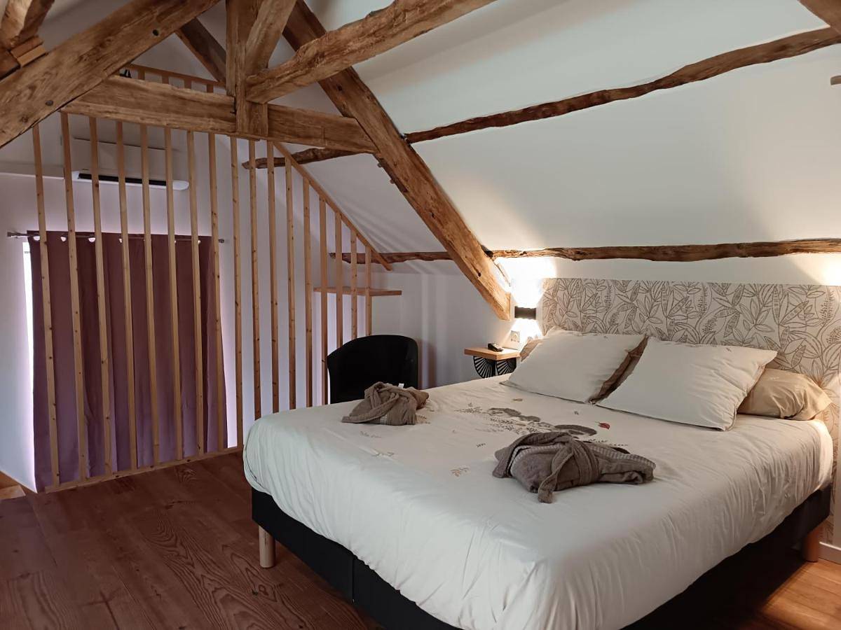 A La Mémoire de Merlin " Gîte Le Miroir Aux Fées " in Saint-Malon-sur-Mel, Région de Rennes