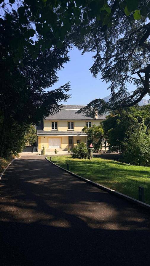 Location de vacances pour 14 personnes, avec Terrasse et Jardin à Barberaz