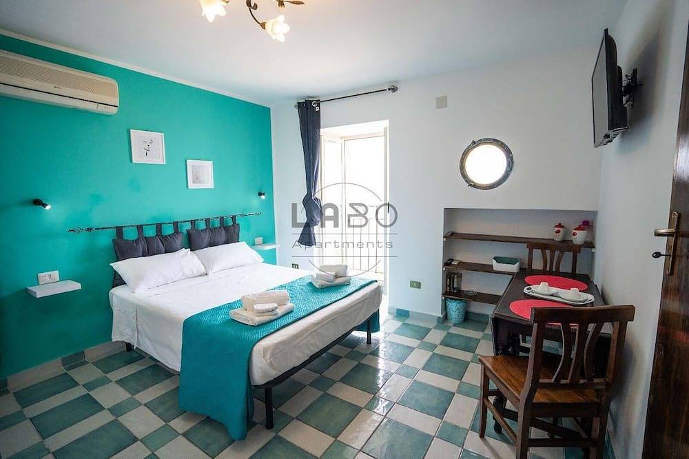 Entire apartment, Choros panoramic view in the heart of the town in Tropea, Vibo Valentia Province