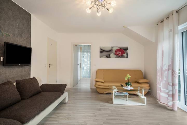 Ganze Wohnung, Familien-Apartment 2 nahe dem Bodenseeufer mit Balkon und Wlan in Meersburg, Region Bodensee-Oberschwaben