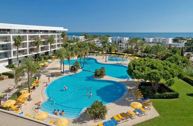 Aparthotel para 4 pessoas, com jardim e piscina e ainda vista and sauna em Albufeira