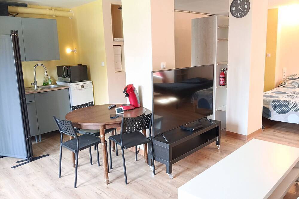 Appartement entier, Loft Neuf 47 m2 entre Vercors et au pied de la Chartreuse très confortable in Saint-Martin-le-Vinoux, Isère