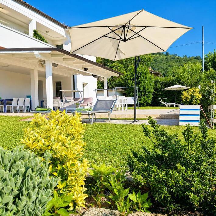 Casa vacanza per 3 persone, con Balcone e Terrazza nonché Giardino e Piscina a Monte San Pietro