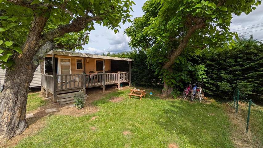 Chalet pour 5 personnes, avec Terrasse ainsi que Jardin et Piscine