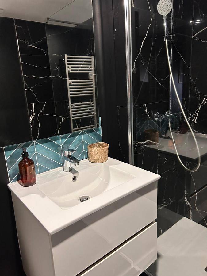 Appartement entier, La suite prestige avec Spa Sauna Netflix Jardin in Champigneulles, Région de Nancy