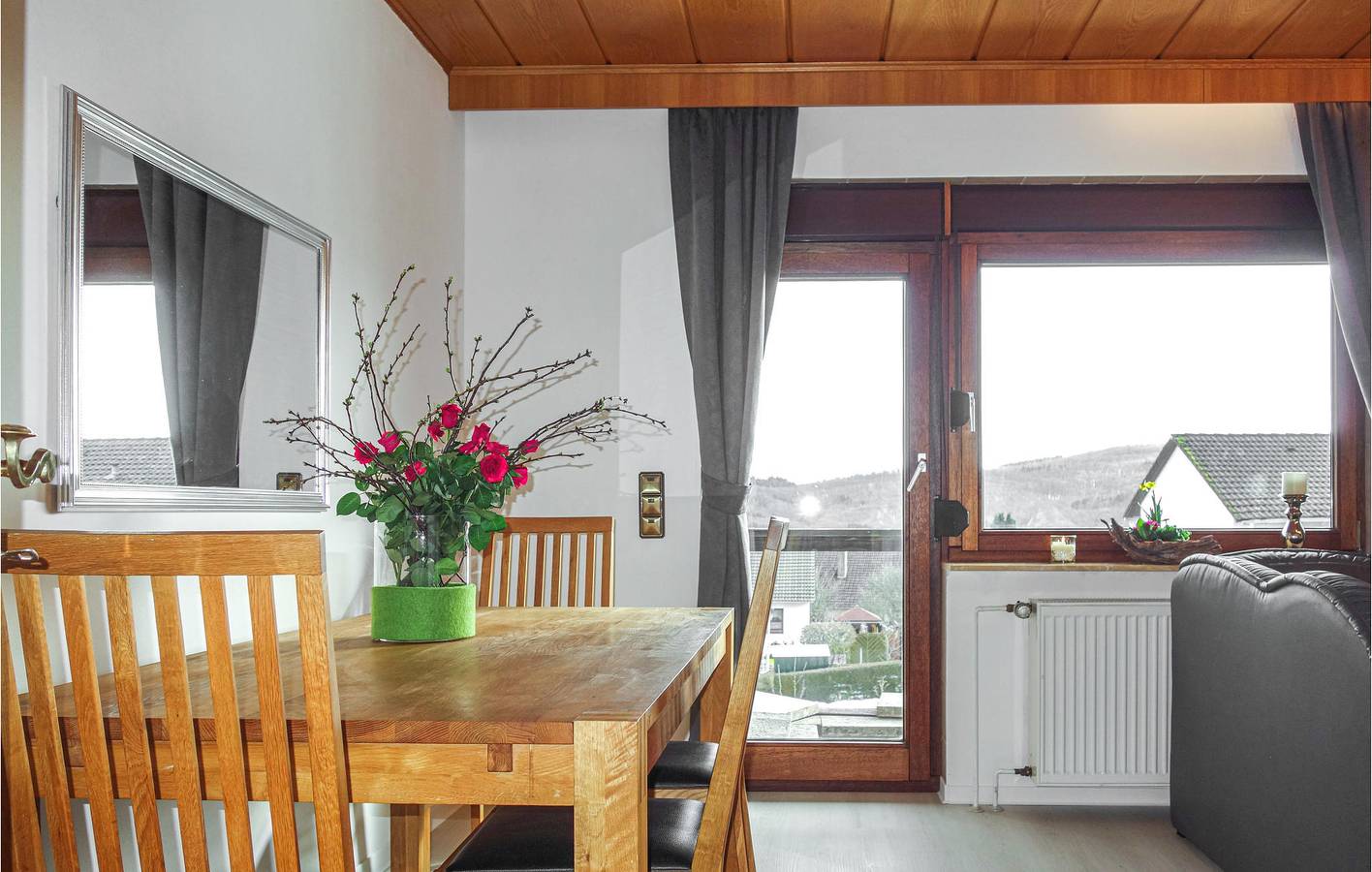 Ganze Ferienwohnung, Densberg City Center Wohnung mit Parkplatz & Terrasse in Jesberg, Schwalm-Eder-Kreis