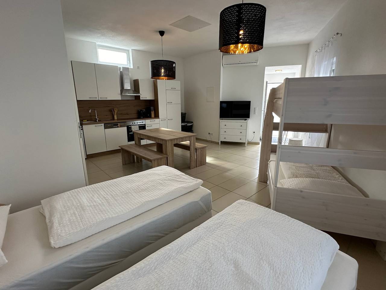 Ganze Wohnung, Ferienwohnung 'Dreams Unterkunft' mit Wlan und Klimaanlage in Kötz, Bayerisch Schwaben
