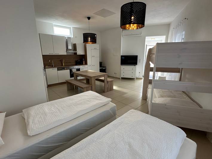 Entire apartment, Apartment 'Dreams Unterkunft' with Wi-Fi and Air Conditioning in Kötz, Bavarian Swabia