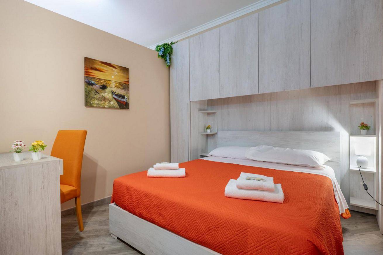 Entire apartment, Guesthost - Lemon Tree Apartments Casa Arancione in Giardini-Naxos, Messina Province