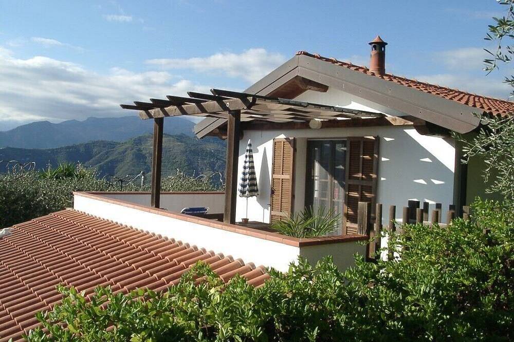 Appartement entier, Appartement de vacances dans maison individuelle avec vue extraordinaire in Vallebona, Riviera di Ponente