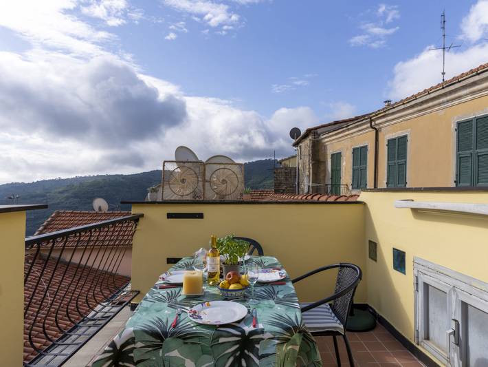 Ferienhaus für 6 Personen, mit Terrasse und Garten in Pietrabruna