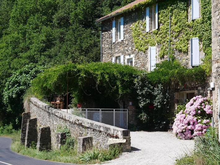 Chambre d’hôte pour 14 personnes, avec sauna et vue ainsi que jardin et piscine à Brusque