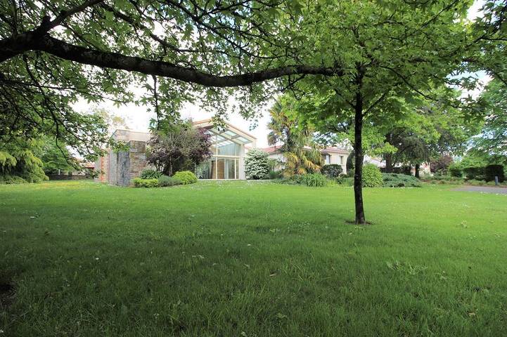 Villa pour 20 personnes, avec sauna ainsi que jacuzzi et jardin, animaux acceptés