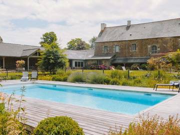 Hôtel pour 2 personnes, avec sauna et jacuzzi ainsi que piscine et jardin, animaux acceptés à Le Tronchet