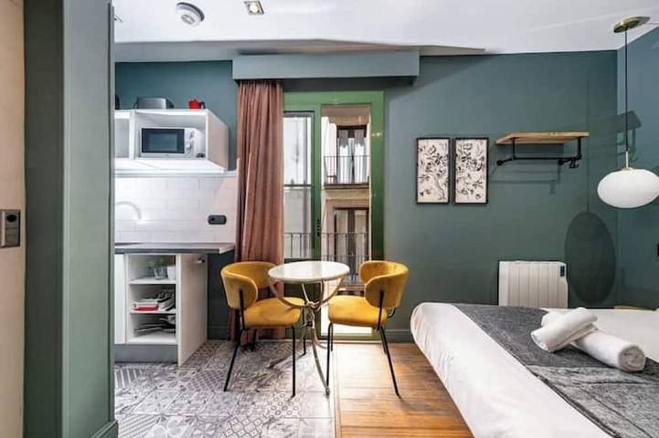 Appartement entier, Great studio in the heart of the city in Barcelona Centre, Barcelone