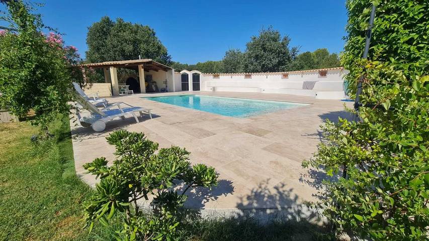 Villa pour 5 personnes, avec terrasse ainsi que piscine et jardin - 1